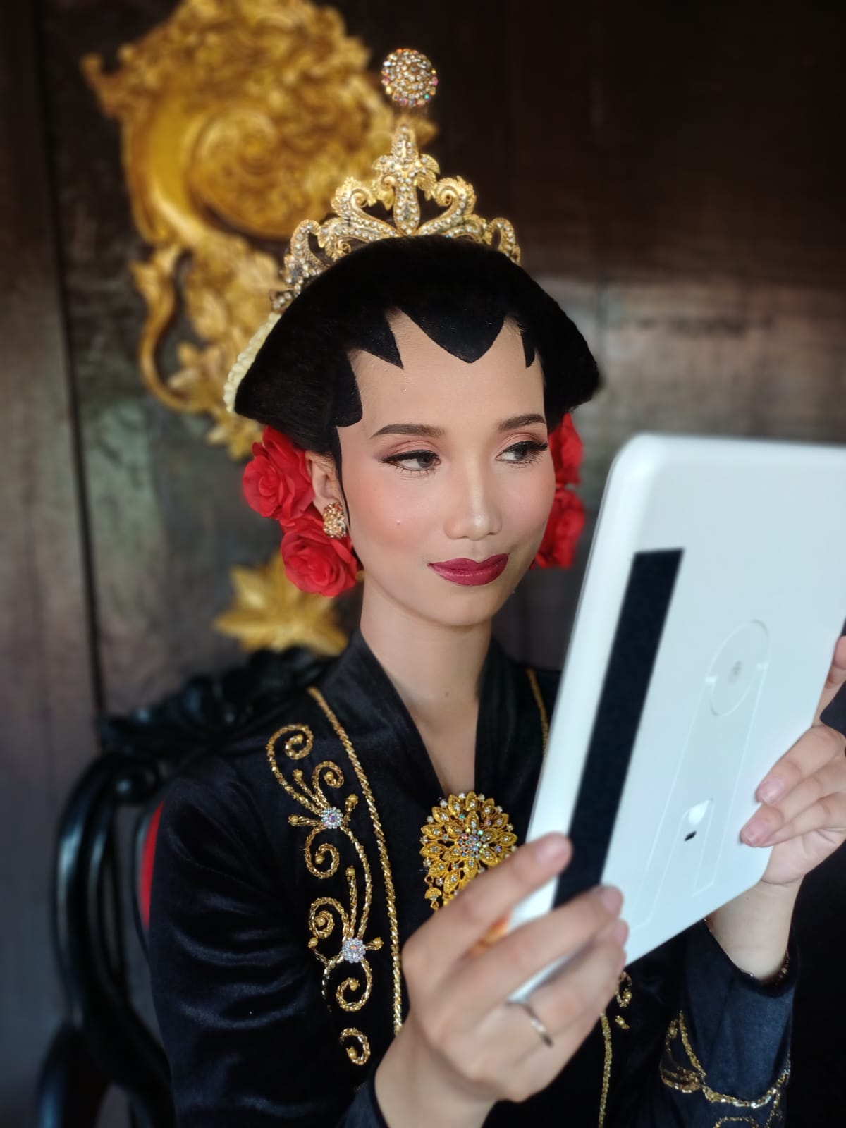 http://instragram.com/miko.mua